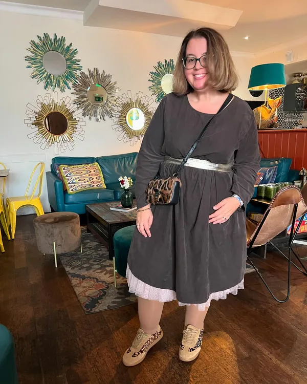 Had the best day in Portobello today with @angela.poole and @styledbyericasummers - I can’t wait to show you what we have been up to including the most delicious brunch at @the_little_yellow_door 💛

In the meantime I wanted to share my gorgeous outfit. I added a touch of gold with an old belt to accessorise my beautiful cord dress from @kit_and_kaboodal and paired it with leopard print: my @radleylondon bag and @airandgrace trainers which I absolutely love ❤️

My hat is @piarossini and earrings @meab_enamels 

Have a fabulous evening guys 💋

#outfitoftheday #stylishlook #autumnstyle #styleinspo #autumndress #leopardprint #shoesstyle #bagstyle #outfitideas #ootdshare #styleblogger #outfitdetails #stylediary #fashiongram