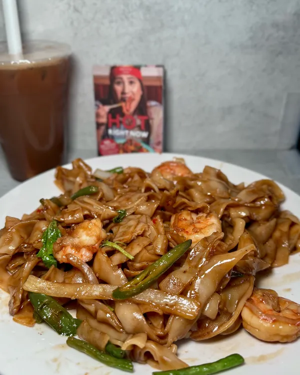 [PR Gift] Did you know that @rosasthai is now on @ubereats_uk ? They currently have a campaign to warm up your January blues. Called « hot right now » you can pick a spicy main (Drunken noodles, Green Curry or Basil and chilli Stir Fry), this bundle comes with a small papaya salad and a Thai ice tea drink for £20. Offers ends of the 16th of February so don’t wait and try it now 😍

Thank you @joli_app @rosasthai & @ubereats_uk 

#london #londonlife #londonfood #londonfoodie #londonfoodguide #londonfoodblog #londonfoodblogger #food #foodie #foodporn #thaifood #padthai #spicyfood #rosasthai