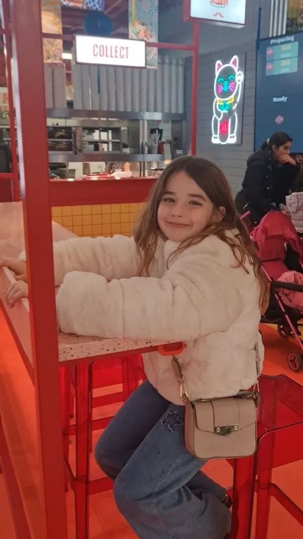 The video showcases a family's visit to Hop Vietnamese restaurant in London. It features shots of the restaurant's interior, the self-service ordering kiosks displaying various menu items (rice boxes, Pho, noodle salads, kids meals, drinks, etc.), and the family enjoying their meal.  The food presented includes rice boxes with various toppings and a salad. Dietary options such as vegan choices are mentioned on the kiosk screen. The primary focus is on showcasing the restaurant's food and ambiance, along with the family's positive experience.