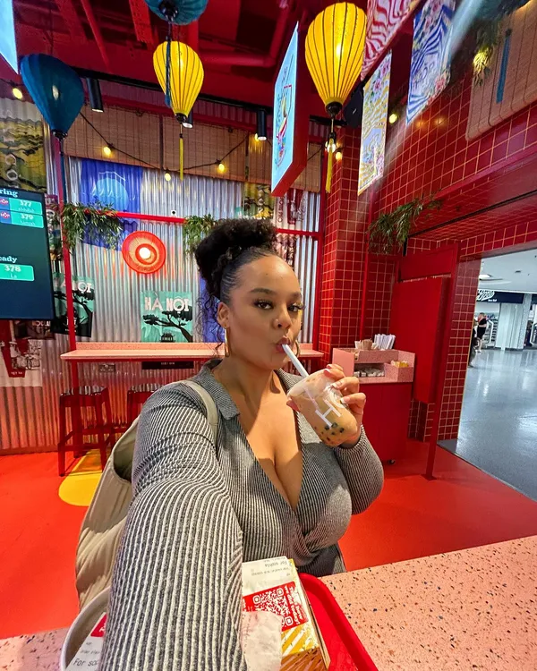 *gifted* fine girls drink boba at @hopvietnamese 🧋🍜

shout out to their new location in Bond Street I’m begging everyone to get their ribs and salted caramel milk tea 🤤