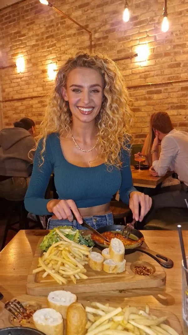 The video showcases a meal at Swiss Butter restaurant in London.  It features a woman enjoying a meal of steak, salmon, and french fries with a signature butter sauce. The restaurant's ambiance is also highlighted, along with two dessert options: a flan-type dessert and a chocolate dessert.