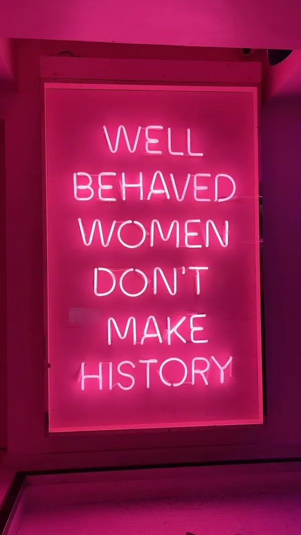 Girls night just got a whole lot better @tonightjosephine ✨🍸

Sass-aoke Fridays are where it’s at with 90 minutes of bottemless bubbly, beer & cocktails, amazing entertainment and music from your favourite pop stars. 

Grab your besties and have a fun girls night out that everyone will love 💋

INVITE* @joli_app 
.
.
.
🏷️
#london #londonlife #londonnights #londoncity #londondiaries #londonnightlife #londonbar #girlsnight #girlsnightout #thingstodoinlondon #tonightjosephine #funbar #drag #dragqueen #ukcontentcreator #explorepage