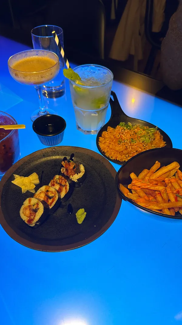 This is your sign to book @inamorestaurant cocktail masterclass. This class is taught by a professional bartender and allows you to make three different cocktails, each having its own unique taste. 

*PR invite

#inamo #inamorestaurant #cocktailmaking #cocktailmasterclass #funthingstodo #londonactivities #girlsnightideas #girlsnight #prinvite