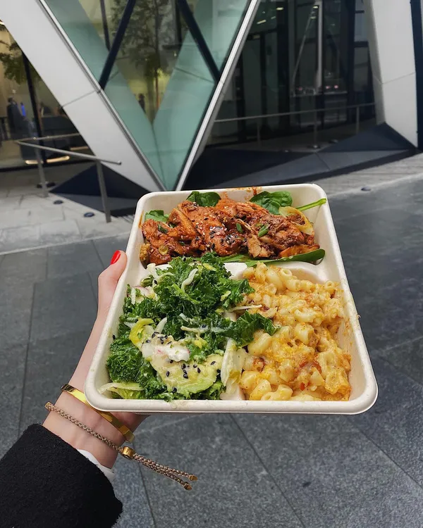 ⭐️🖥️✨ Work lunches ✨🖥️⭐️

Sharing all my favourite work lunches!

1) 📍@farmerjfood 
2) 📍@atisfoodldn 
3) 📍@tossed
4) 📍@kaleidorolls
5) 📍@thesaladkitchen
6) 📍@karapincha_kitchen 
7) 📍@hopvietnamese 
8) 📍@eatactiv