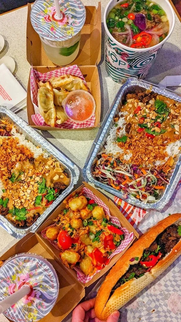 The video showcases Hop Vietnamese Street Eats at the Trafford Centre in Manchester. It features a variety of vegan dishes, including rice boxes with satay mushrooms and coconut curry, pho, dumplings, and banh mi.  The presentation focuses on the visual appeal of the food, highlighting colors and textures. Dietary information clearly emphasizes the vegan options available. The main focus is on the food presentation and showcasing the restaurant's variety.