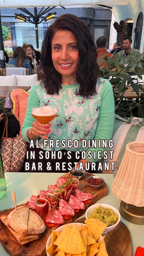 This video showcases The Little Scarlet Door, a bar and restaurant in Soho, London. It highlights the venue's quirky atmosphere, showing various seating areas including a courtyard. The video features a charcuterie board, nachos with guacamole, and a triple-cheese toastie. Several cocktails are also shown, including the Picantes, Kiss Kiss Bang Bang, Bohemian Rhapsody, Mad Men, and Sex and the City cocktails. The presentation is visually appealing, with close-ups of the food and drinks. No specific dietary information is provided.