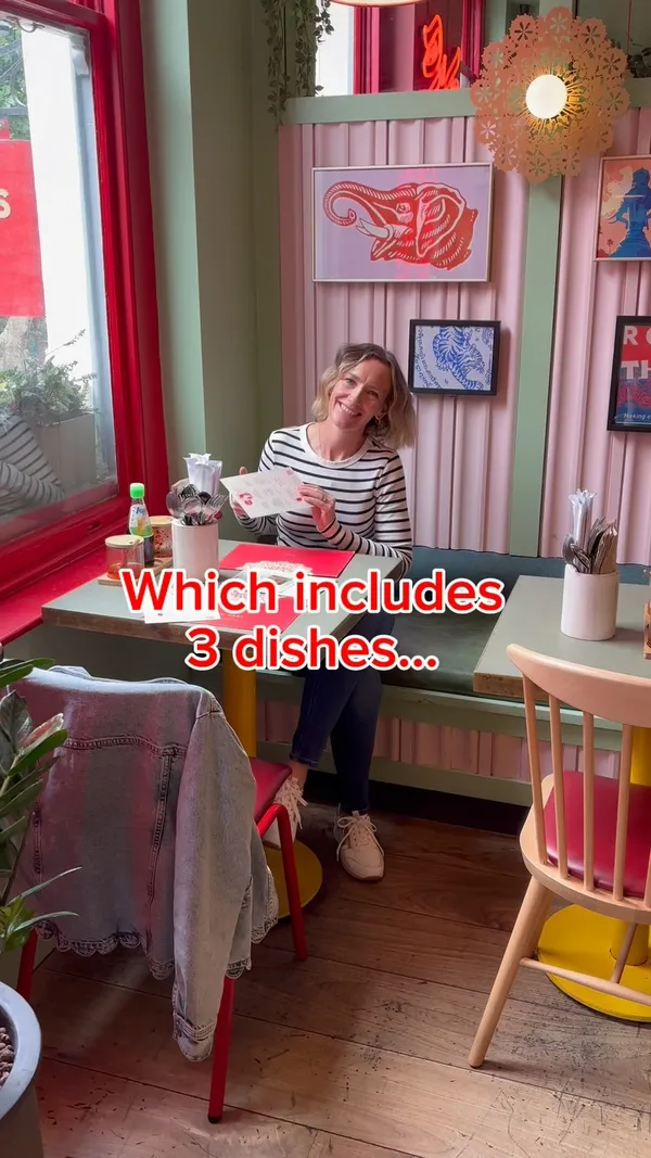The video features an influencer dining at Rosa's Thai restaurant in Covent Garden. It shows the restaurant's pink and green interior decor, including seating areas and wall art. The influencer is shown enjoying the Saiphin's Set Lunch, which includes crispy tom yum pork bites, red curry chicken, morning glory, and a Thai soda. The video highlights the lunch deal's price and availability.
