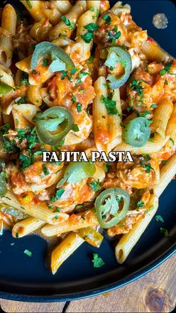 Chicken fajita pasta with rotisserie chicken, Cajun spices, mexicana cheese, and coriander, served with jalapeños.