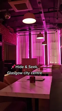 Cozy Glasgow bar near Buchanan Street serving vibrant cocktails, perfect for nightlife and food lovers.