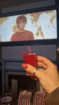 Plate of crispy fried chicken at Alfies Eatflix in Newcastle, unique dining experience with movie theme.