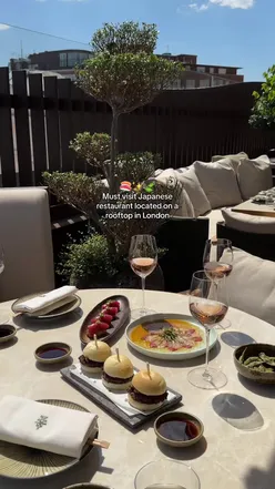 Tropical-themed London rooftop terrace in Belgravia serving Japanese cuisine, featuring crispy sushi rice, wagyu sliders, and silky black cod.